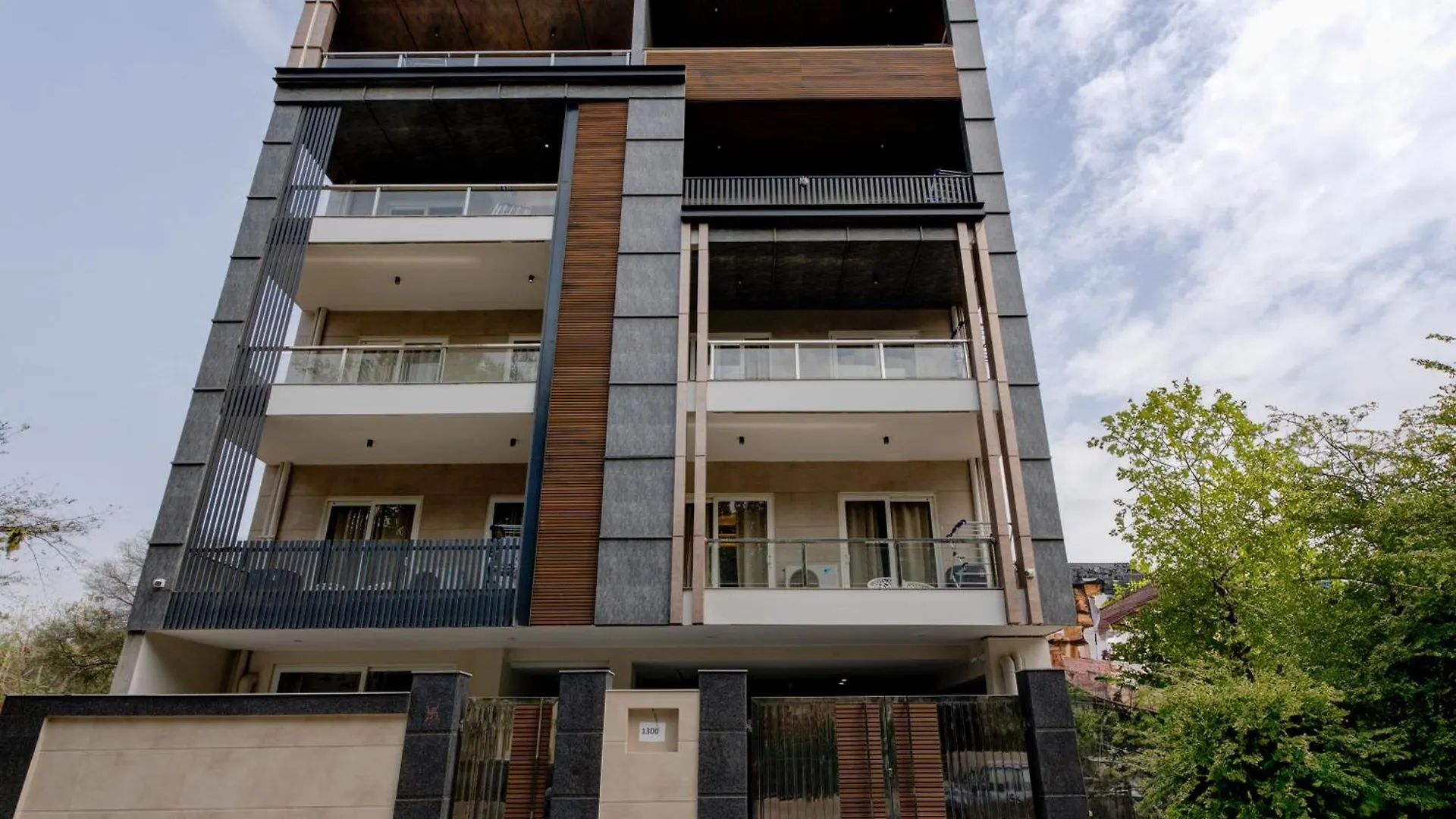 The Lodgers Luxury 1 Bhk Serviced Apartment In Gurugram Near Millennium City Centre Metro Gurgaon