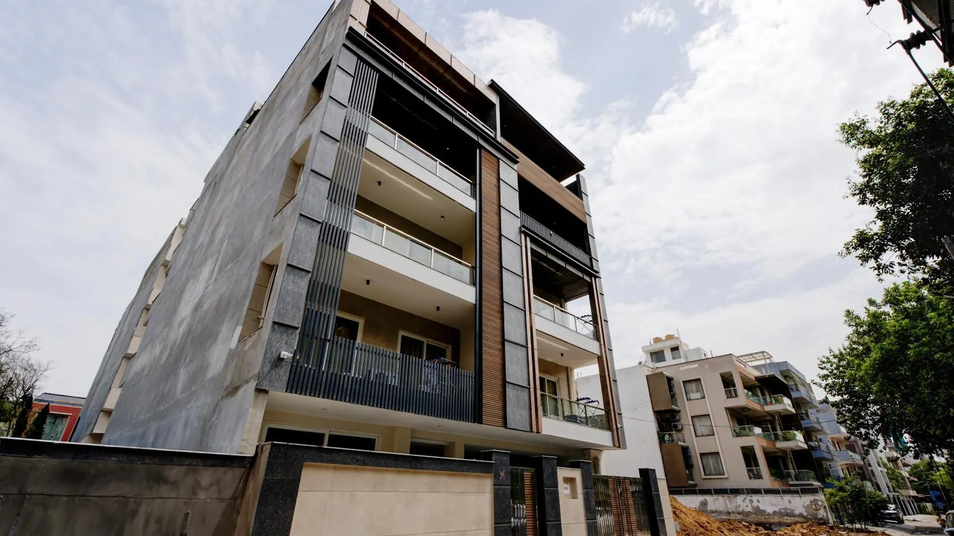 The Lodgers Luxury 1 Bhk Serviced Apartment In Gurugram Near Millennium City Centre Metro Gurgaon