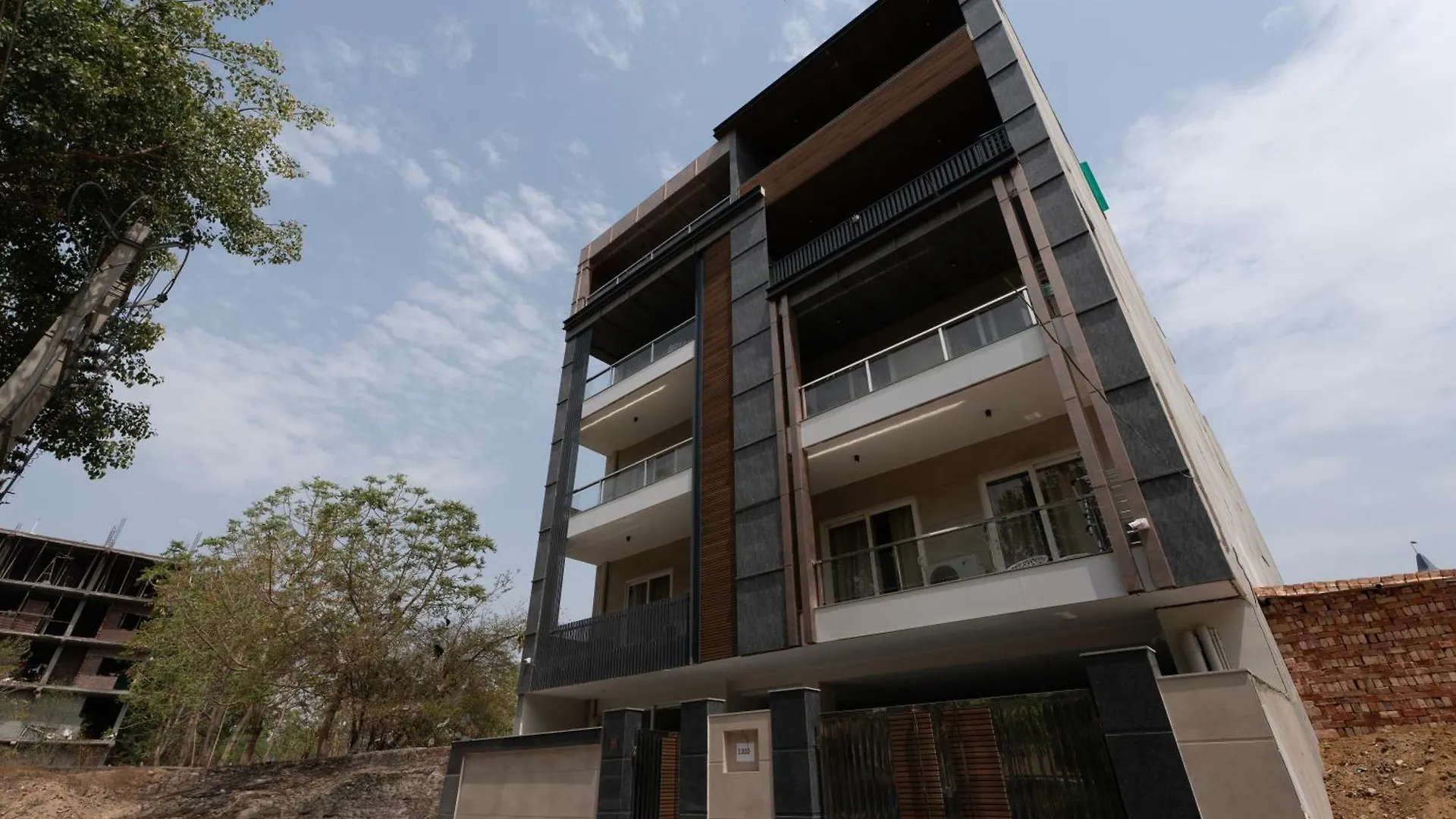 The Lodgers Luxury 1 Bhk Serviced Apartment In Gurugram Near Millennium City Centre Metro Gurgaon India