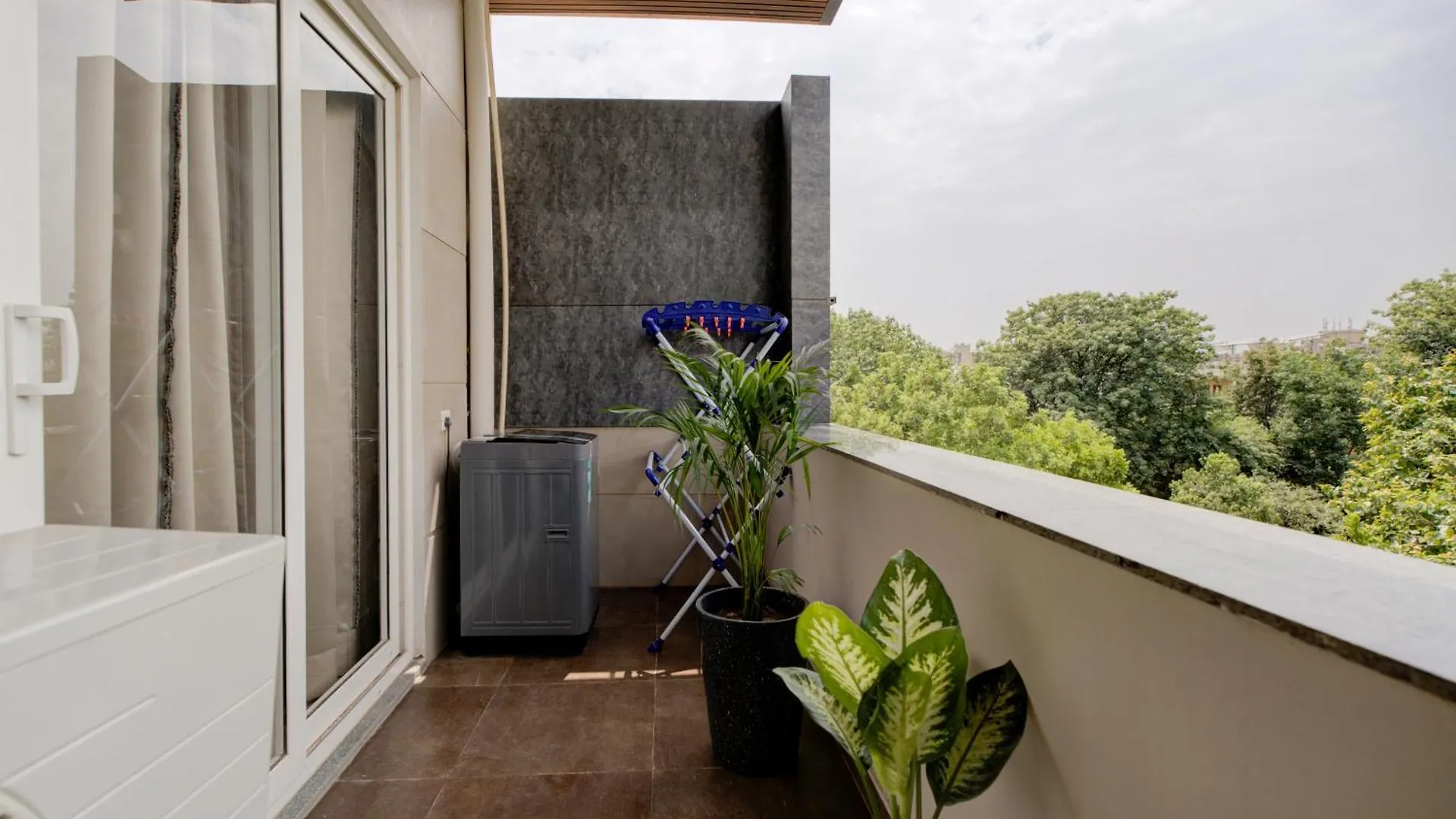 The Lodgers Luxury 1 Bhk Serviced Apartment In Gurugram Near Millennium City Centre Metro Gurgaon