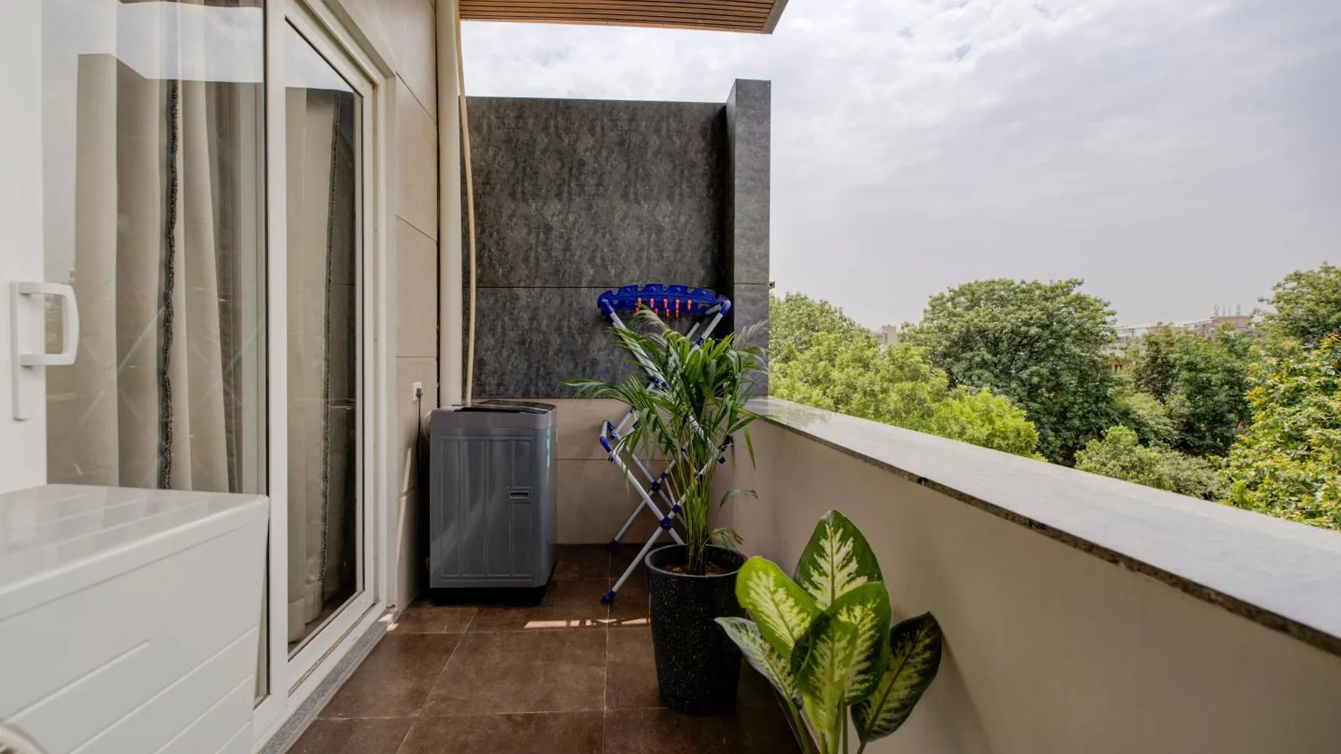 The Lodgers Luxury 1 Bhk Serviced Apartment In Gurugram Near Millennium City Centre Metro Gurgaon