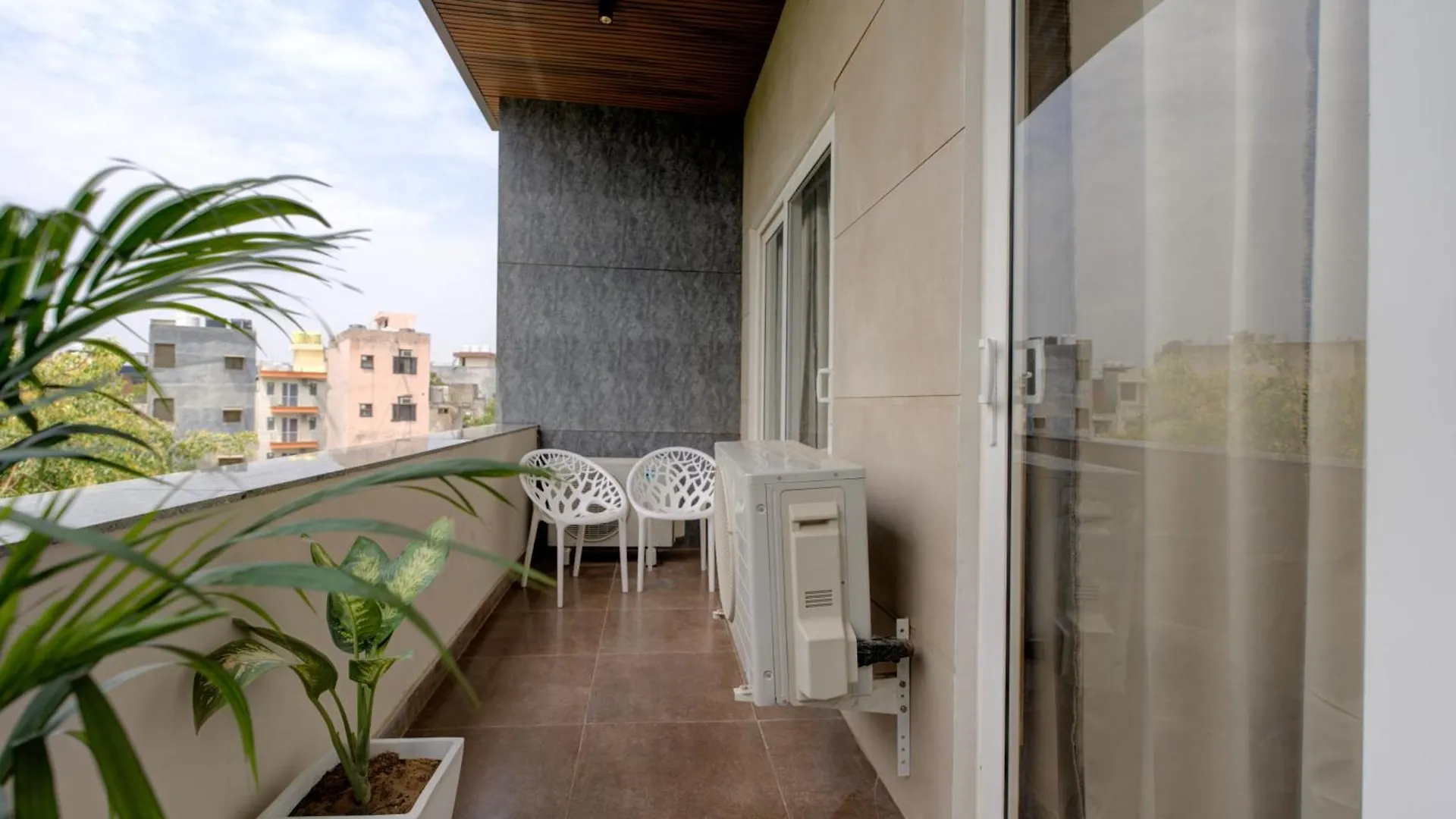 The Lodgers Luxury 1 Bhk Serviced Apartment In Gurugram Near Millennium City Centre Metro Gurgaon