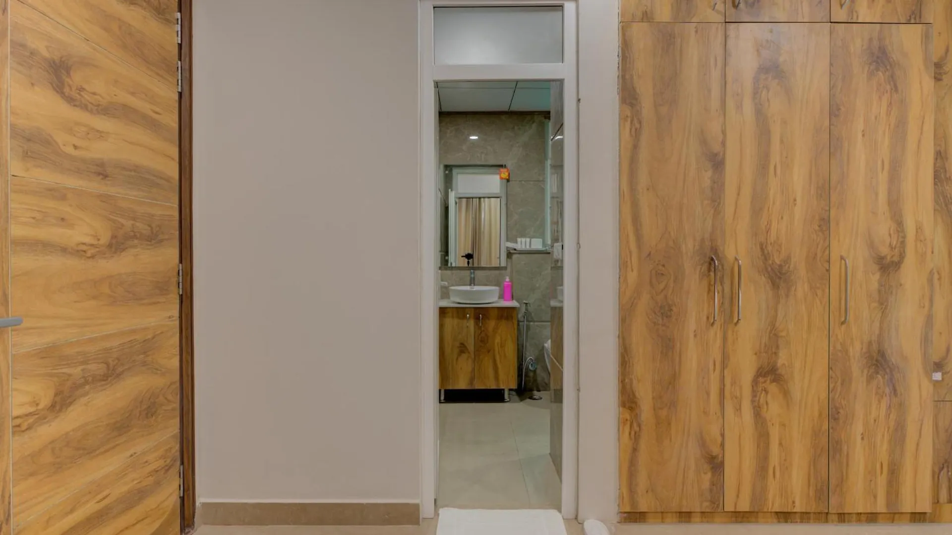 The Lodgers Luxury 1 Bhk Serviced Apartment In Gurugram Near Millennium City Centre Metro 구르가온